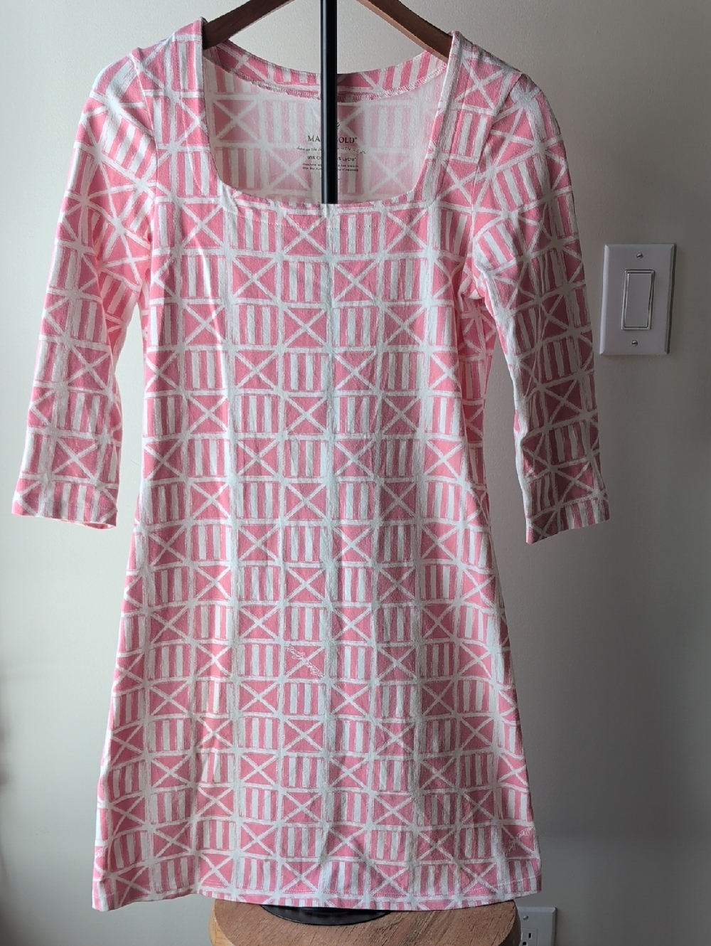 MAHI GOLD Pink and White Geometric Dress - Picture 2 of 4